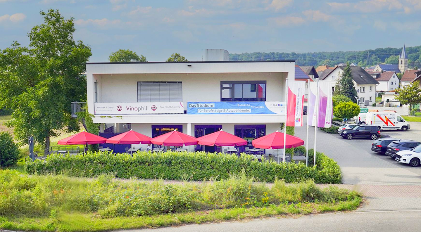 Steinbeis-Haus Gaggenau Frontansicht Steinbeis-Haus Gaggenau Weiterbildung & Innovation Frontansicht Außenansicht Straßenansicht Einfahrt