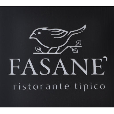 Logo nero di Fasane con icona di uccello e la scritta “FASANE ristorante tipico”