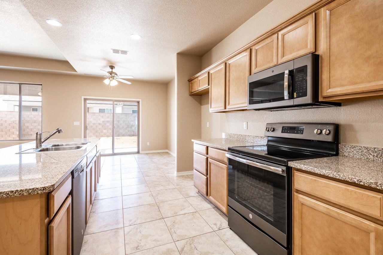 New Home Construction in Kingman AZ, Custom Home Builder Services, Modern Home Design Trends, Arizona Real Estate, Home Buyer