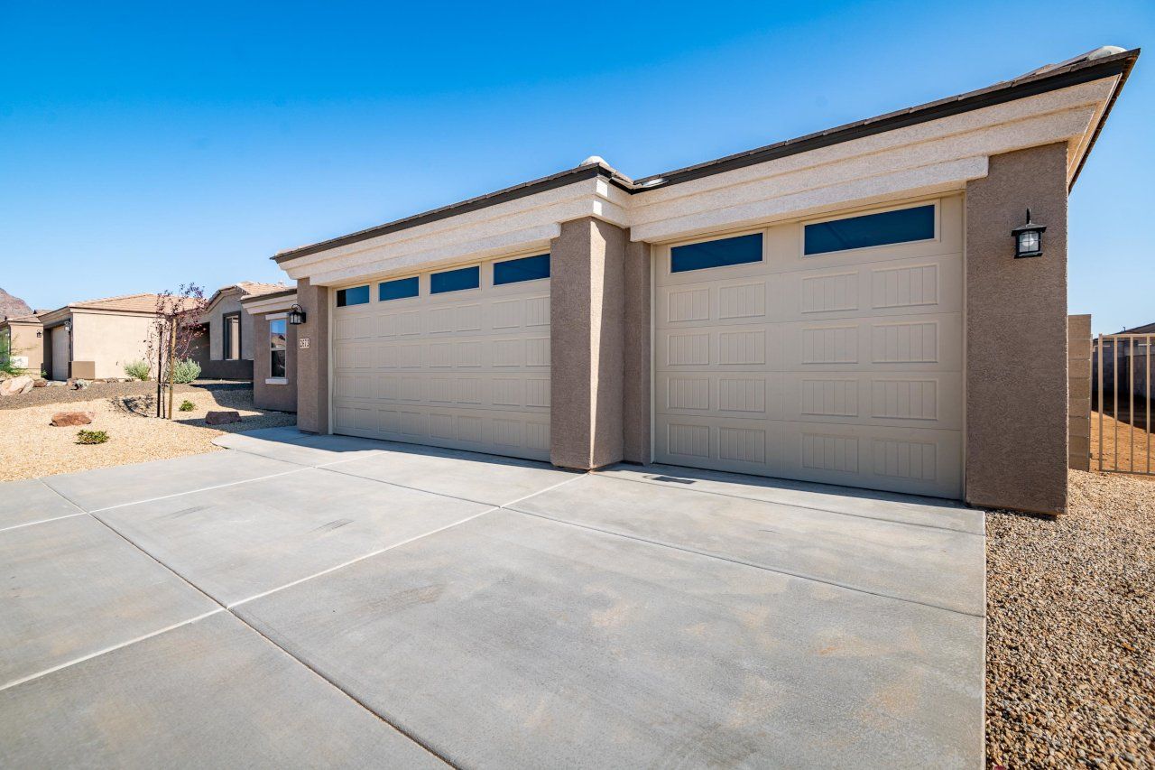 New Home Construction in Kingman AZ, Custom Home Builder Services, Modern Home Design Trends, Arizona Real Estate, Home Buyer