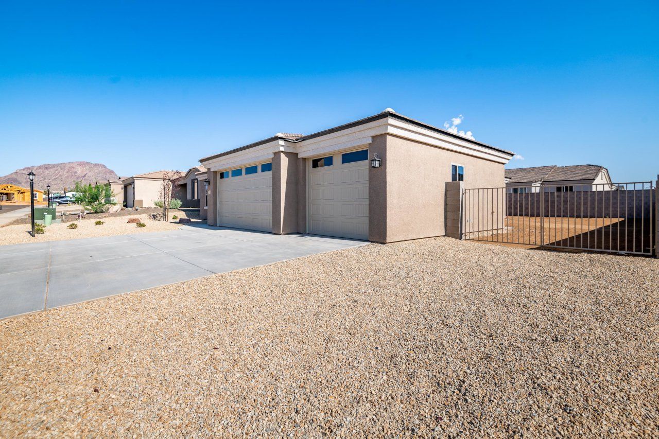 New Home Construction in Kingman AZ, Custom Home Builder Services, Modern Home Design Trends, Arizona Real Estate, Home Buyer