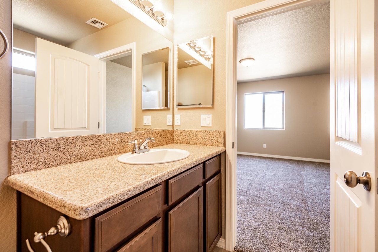 New Home Construction in Kingman AZ, Custom Home Builder Services, Modern Home Design Trends, Arizona Real Estate, Home Buyer