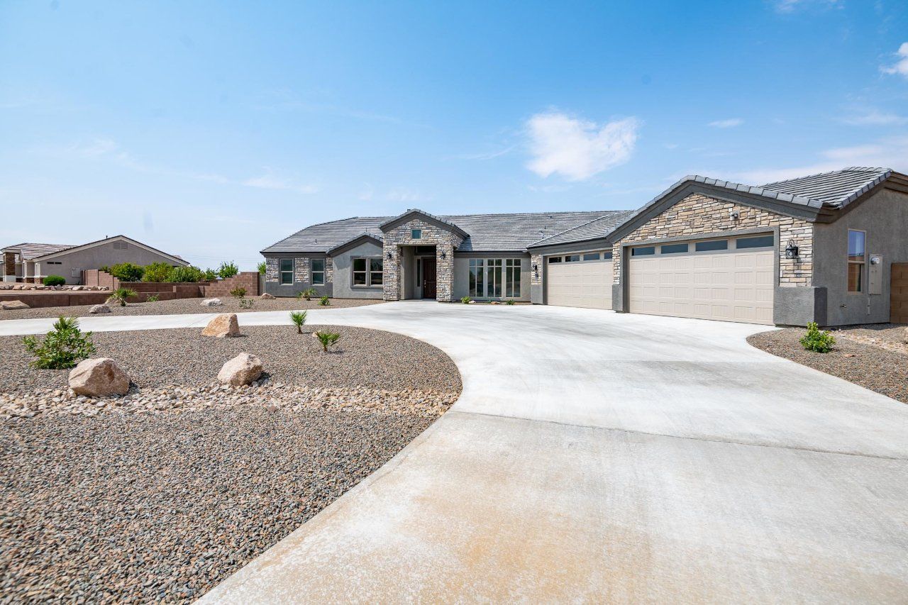 New Home Construction in Kingman AZ, Custom Home Builder Services, Modern Home Design Trends, Arizona Real Estate, Home Buyer