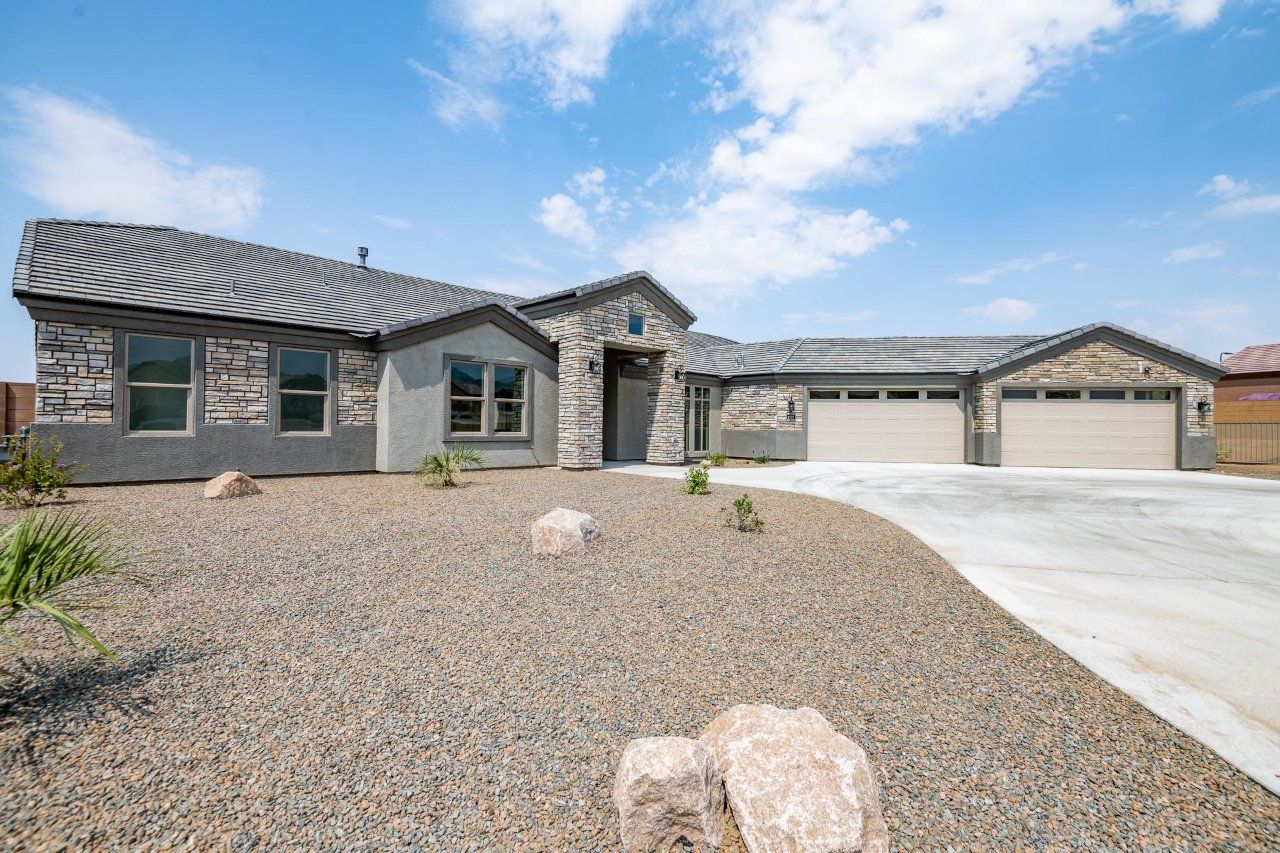 New Home Construction in Kingman AZ, Custom Home Builder Services, Modern Home Design Trends, Arizona Real Estate, Home Buyer