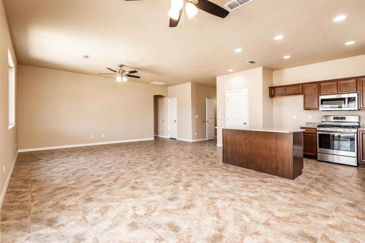 New Home Construction in Kingman AZ, Custom Home Builder Services, Modern Home Design Trends, Arizona Real Estate, Home Buyer