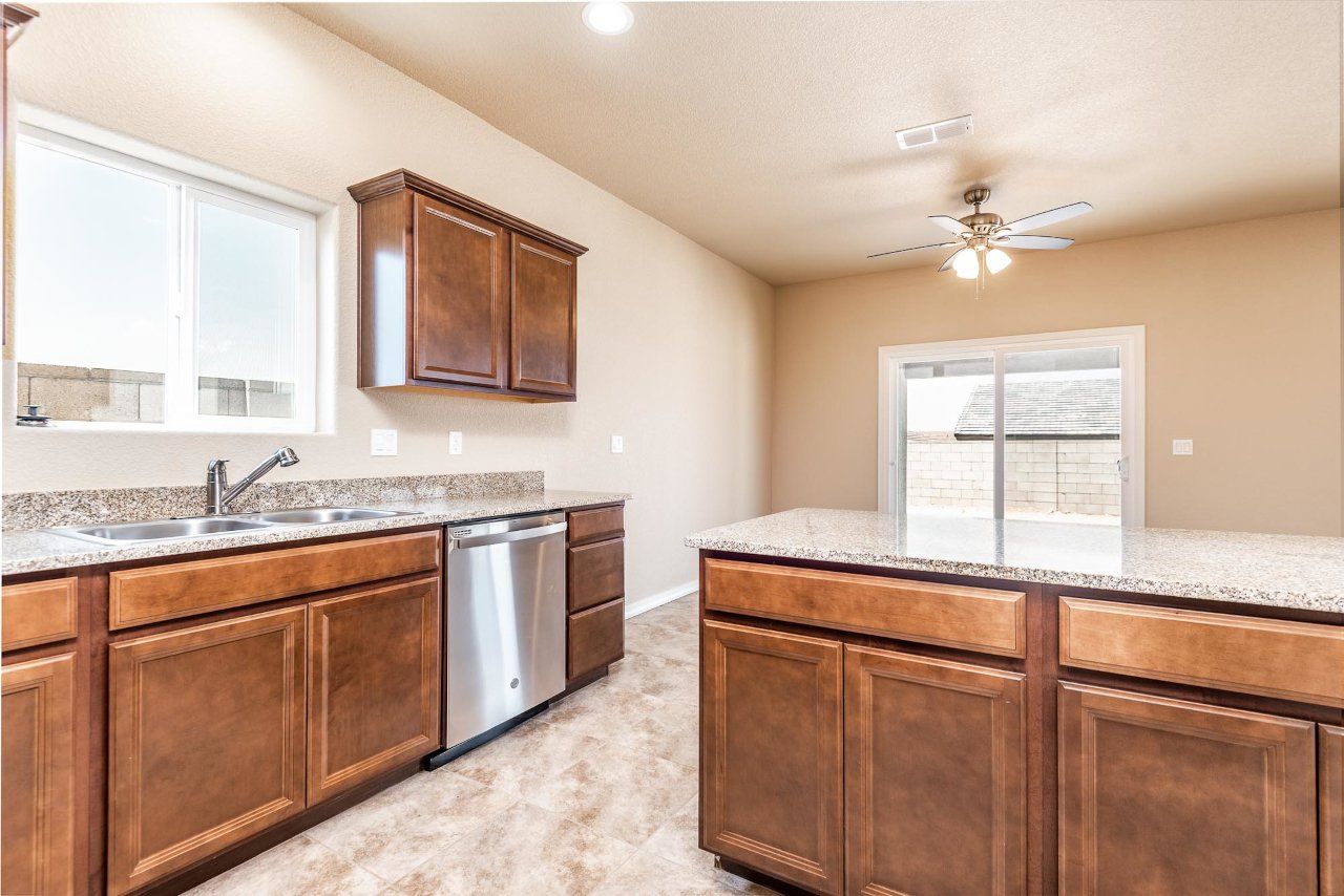 New Home Construction in Kingman AZ, Custom Home Builder Services, Modern Home Design Trends, Arizona Real Estate, Home Buyer