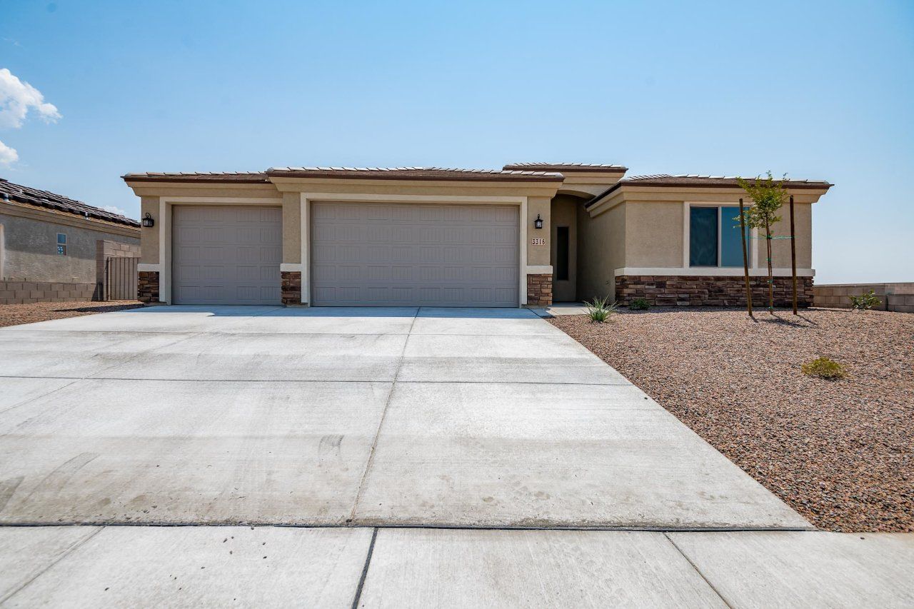 New Home Construction in Kingman AZ, Custom Home Builder Services, Modern Home Design Trends, Arizona Real Estate, Home Buyer