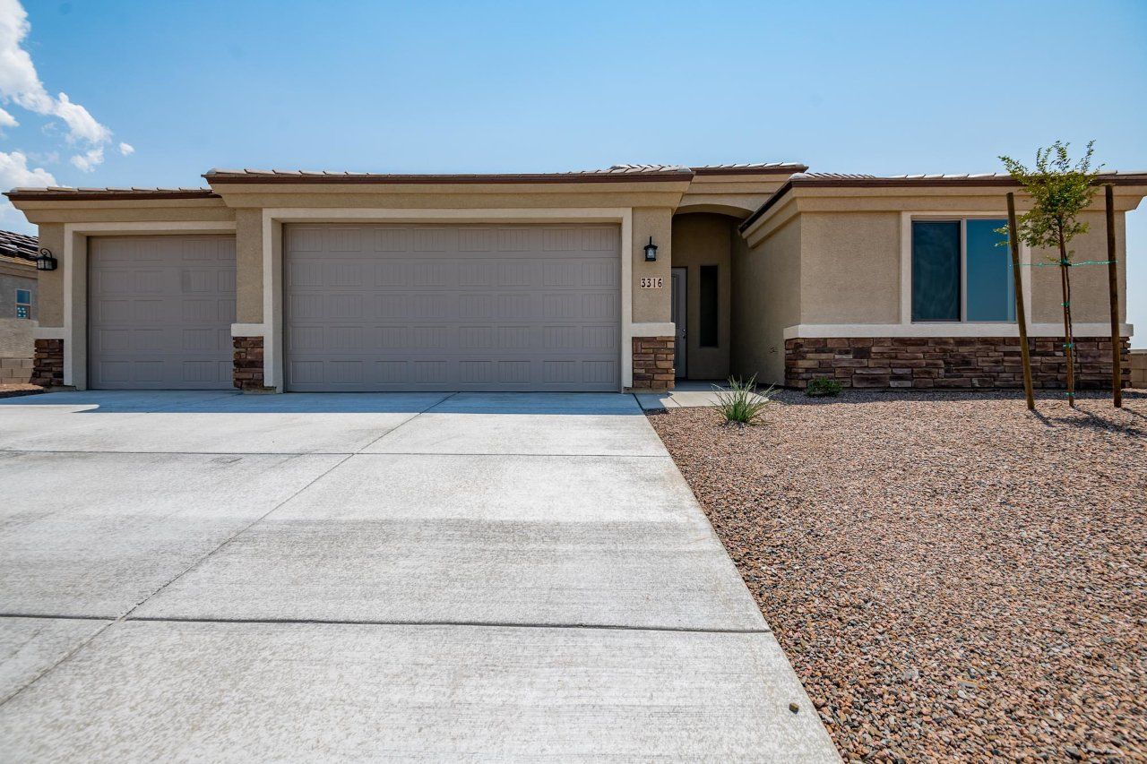 New Home Construction in Kingman AZ, Custom Home Builder Services, Modern Home Design Trends, Arizona Real Estate, Home Buyer