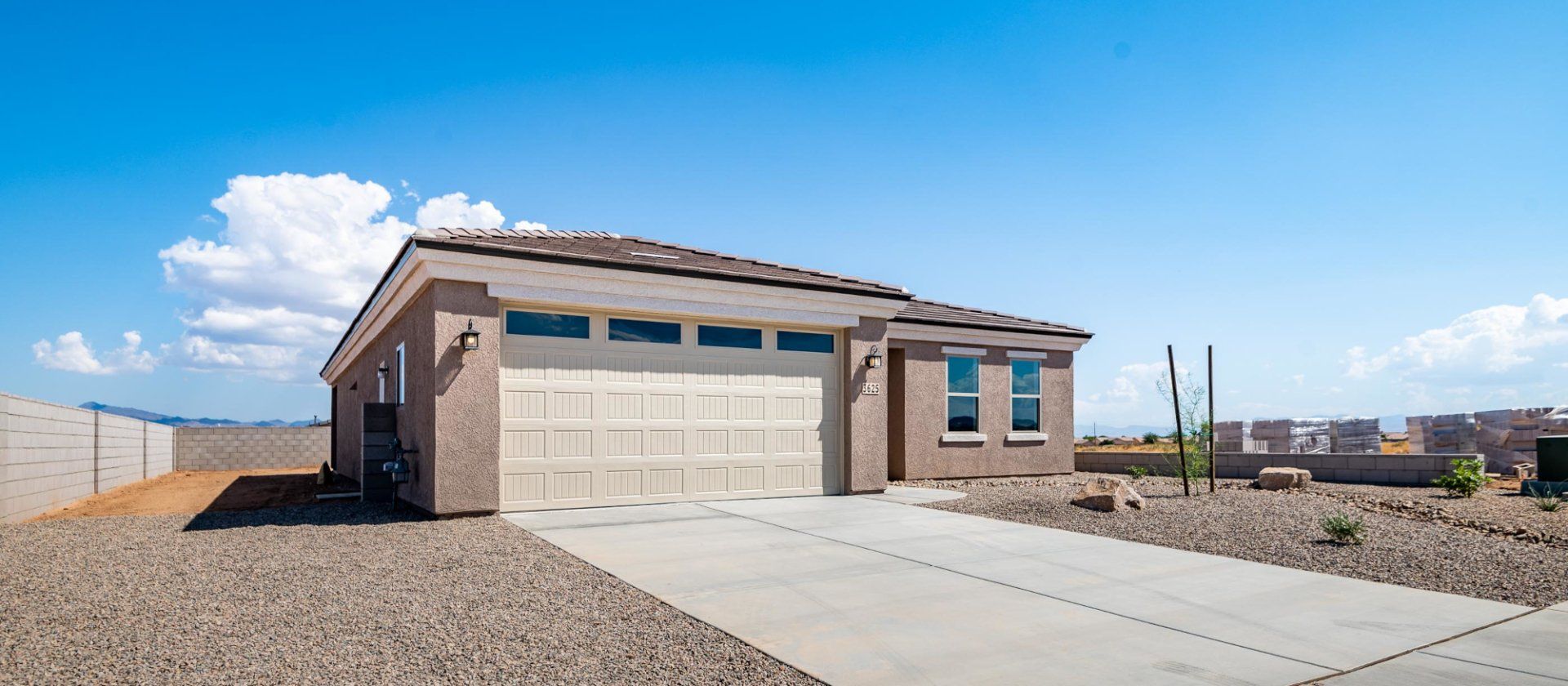 New Home Construction in Kingman AZ, Custom Home Builder Services, Modern Home Design Trends, Arizona Real Estate, Home Buyer