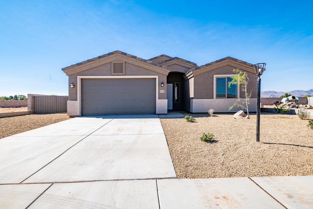 New Home Construction in Kingman AZ, Custom Home Builder Services, Modern Home Design Trends, Arizona Real Estate, Home Buyer