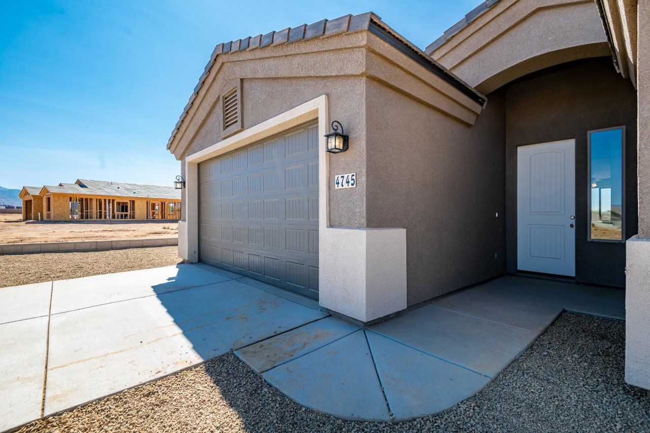 New Home Construction in Kingman AZ, Custom Home Builder Services, Modern Home Design Trends, Arizona Real Estate, Home Buyer