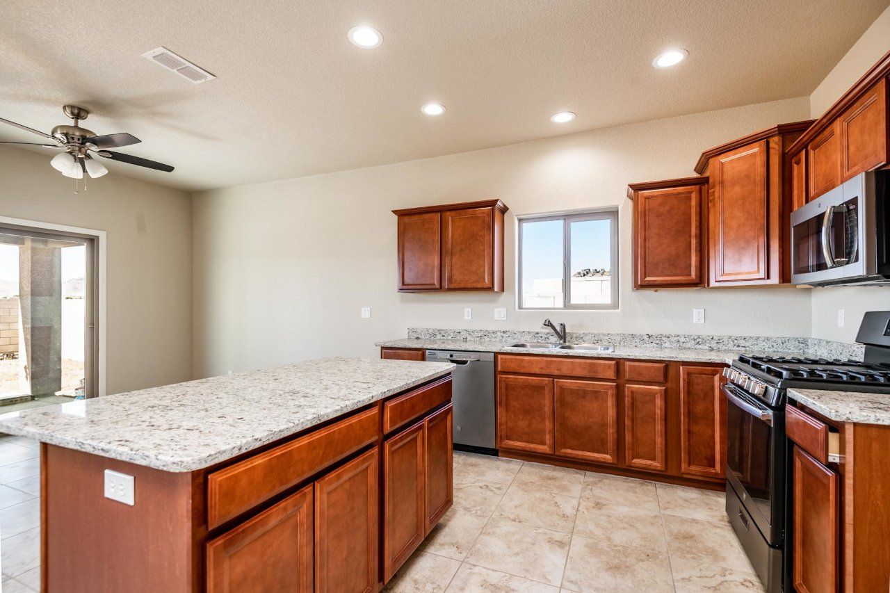 New Home Construction in Kingman AZ, Custom Home Builder Services, Modern Home Design Trends, Arizona Real Estate, Home Buyer