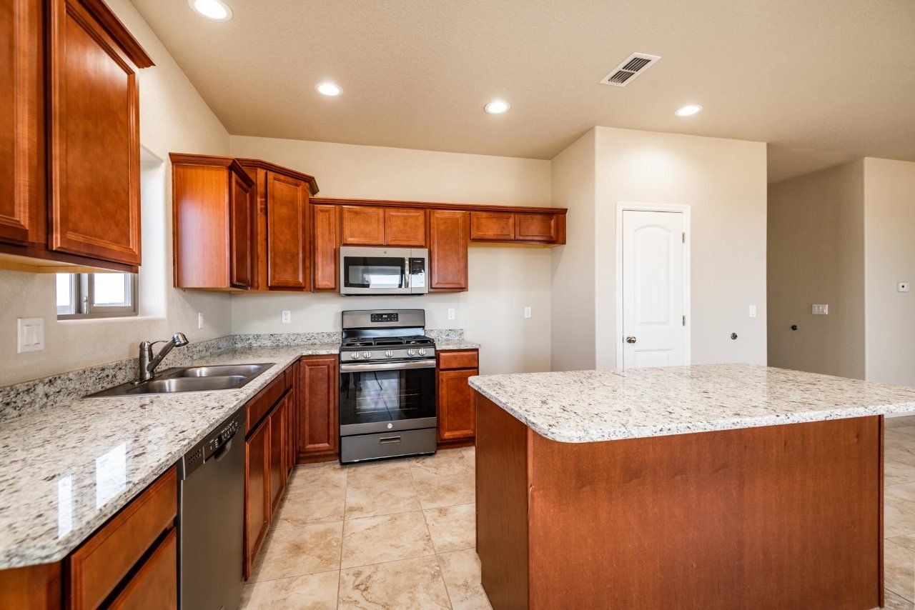 New Home Construction in Kingman AZ, Custom Home Builder Services, Modern Home Design Trends, Arizona Real Estate, Home Buyer