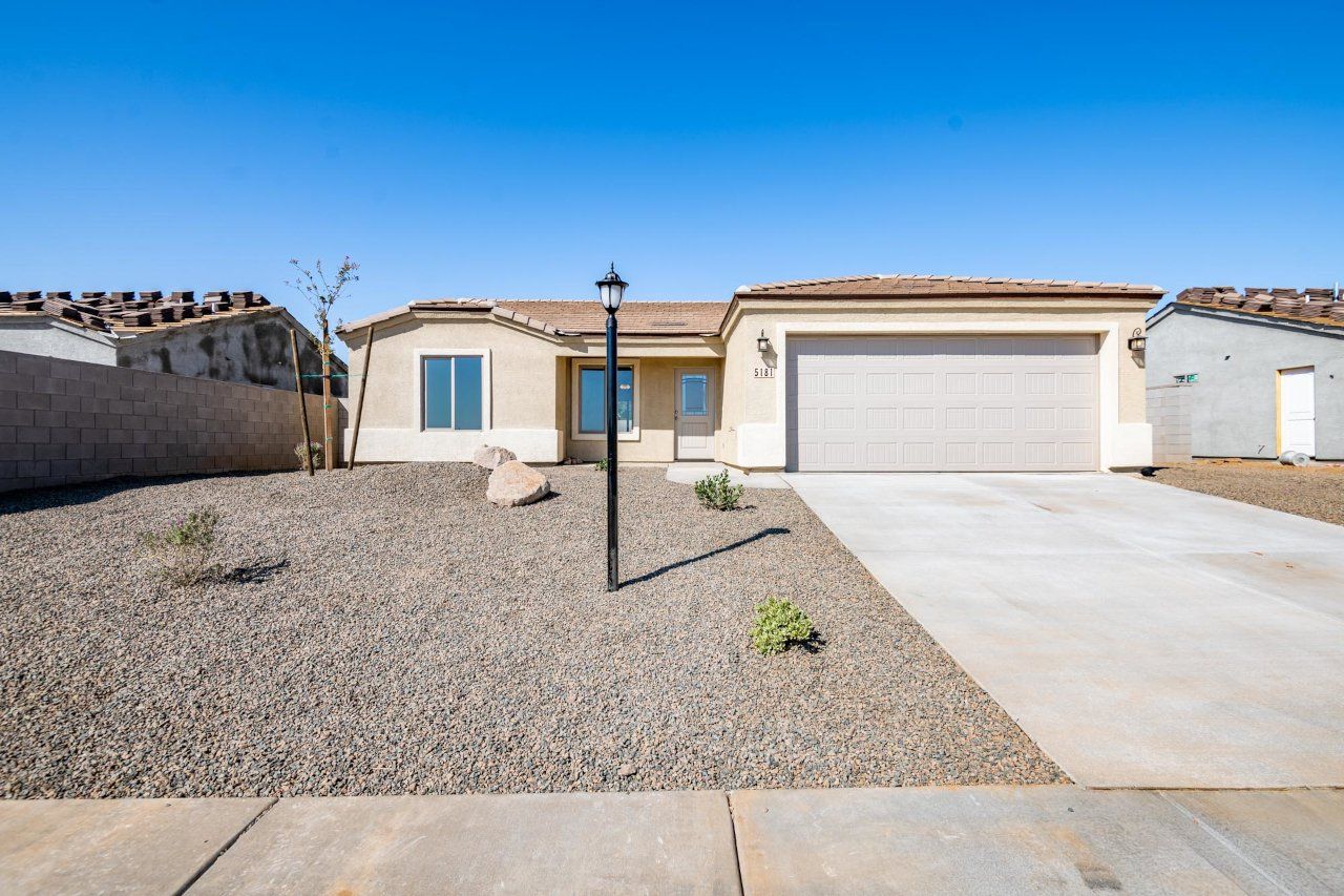 New Home Construction in Kingman AZ, Custom Home Builder Services, Modern Home Design Trends, Arizona Real Estate, Home Buyer