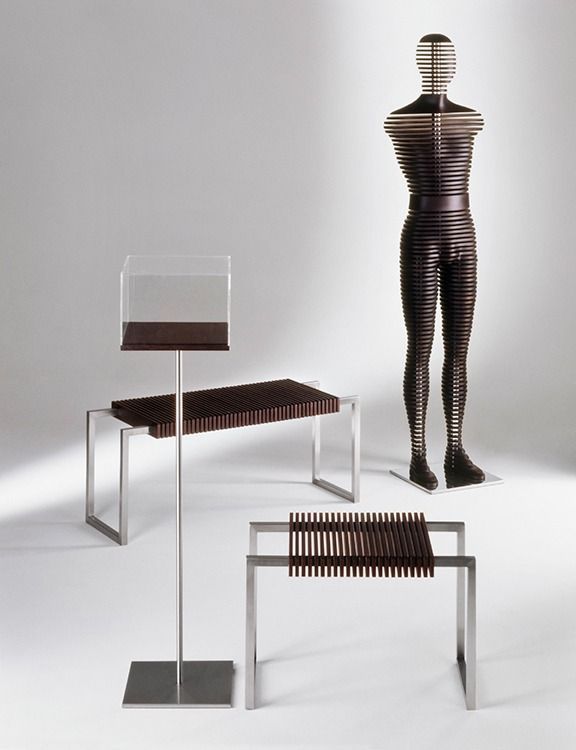 manichini in materiale riciclato