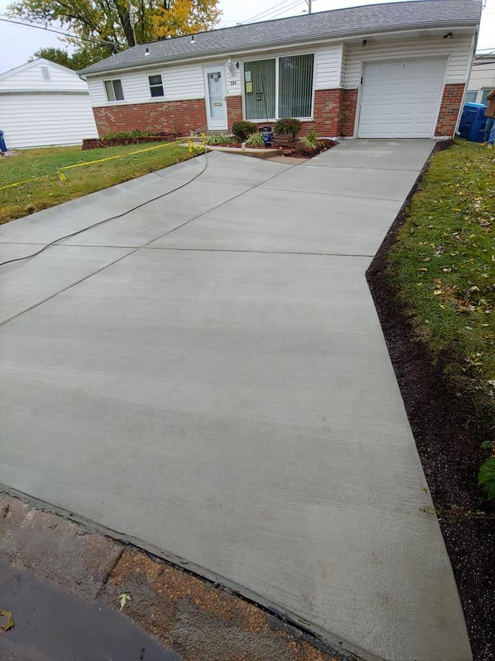 Concrete Driveway - Wentzville, MO - Nelson Concrete & Construction