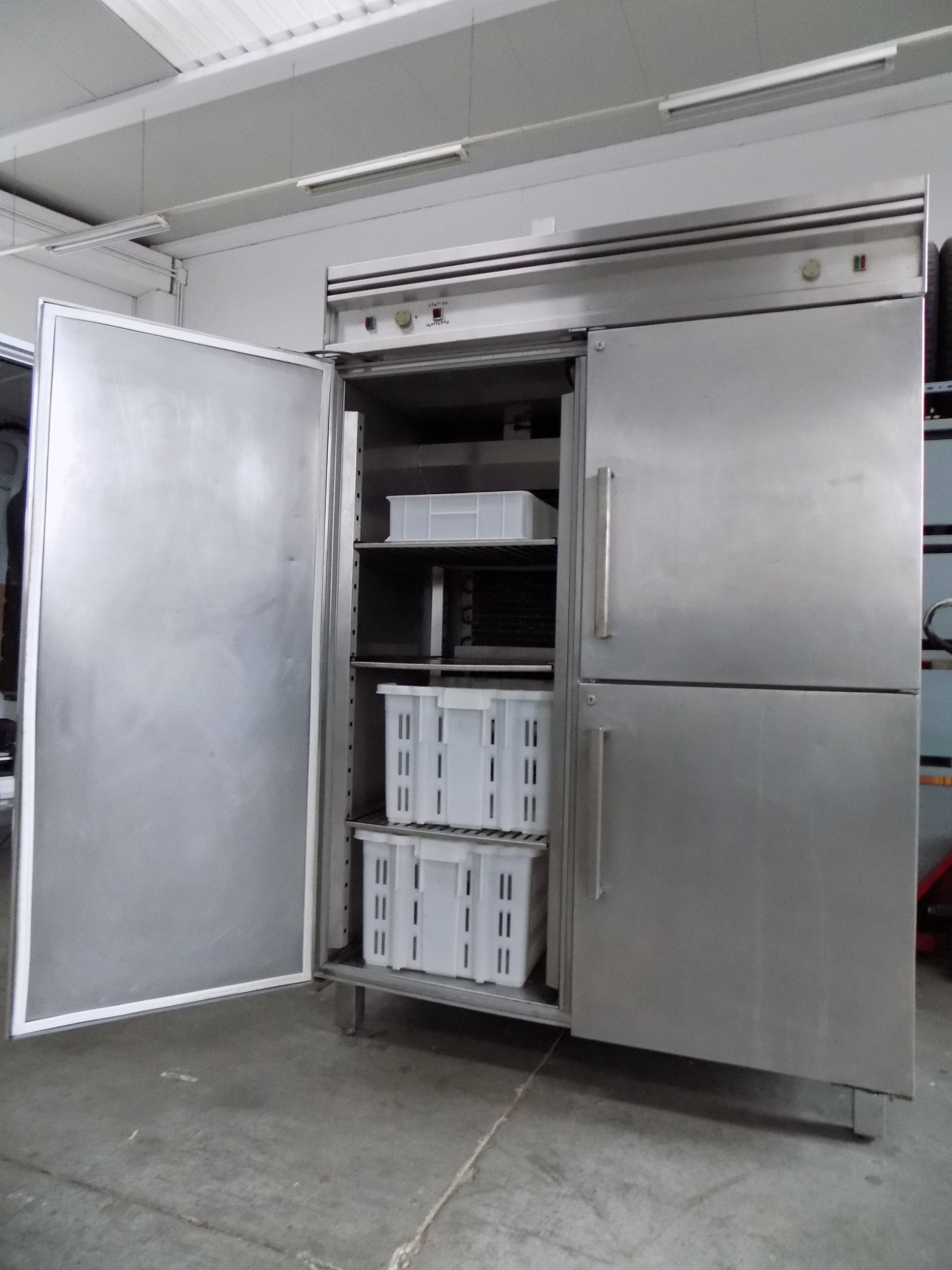 frigorifero in acciaio inox