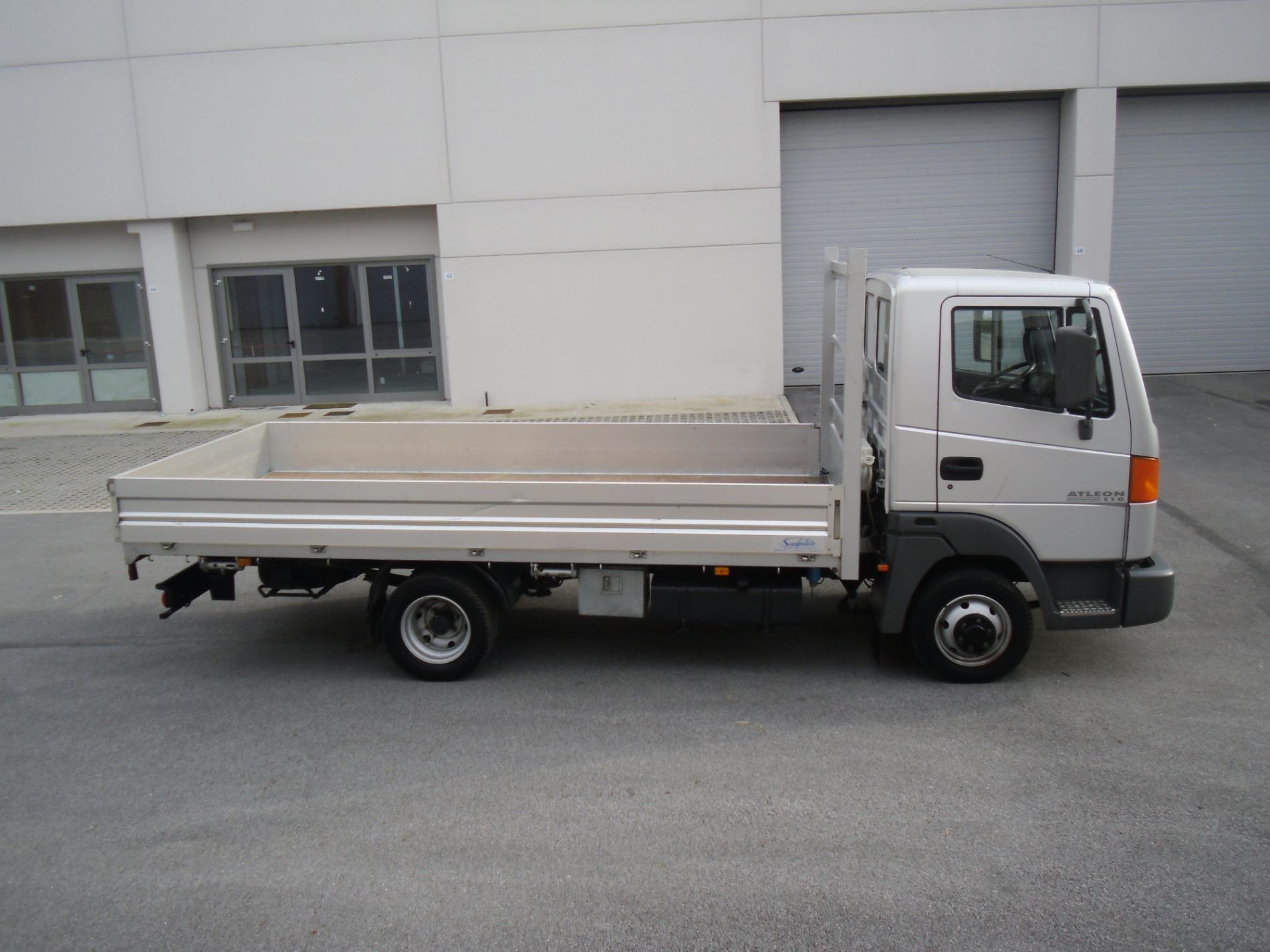 furgone Nissan Atleon