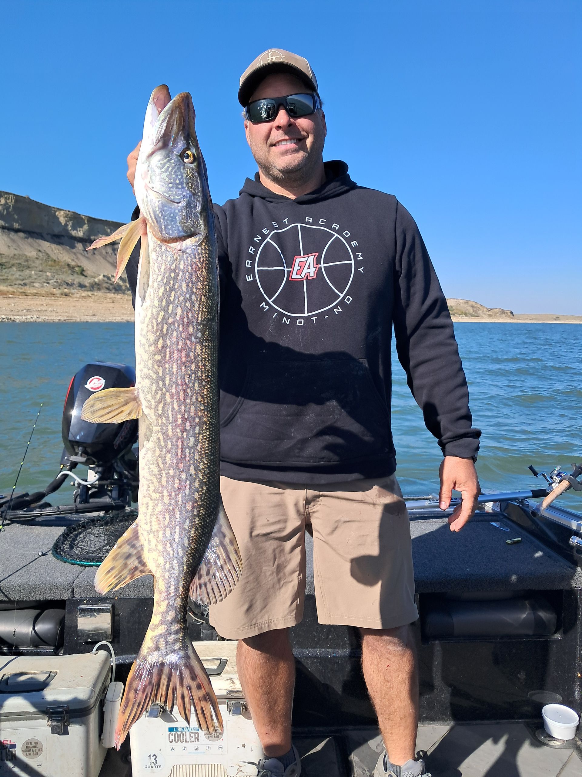 pike fishing guide on Lake Sakakawea