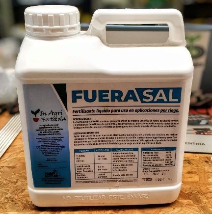 Botella blanca de fertilizante