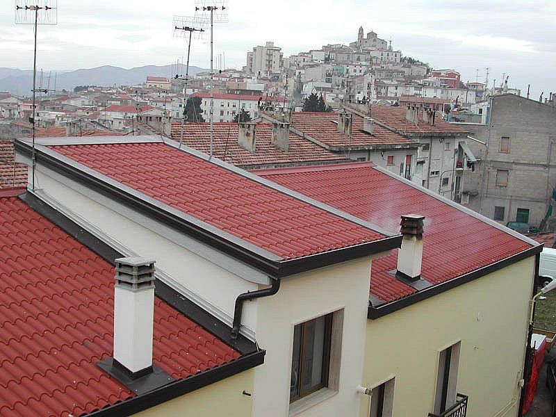 Realizzazione copertura su civile abitazione con pannelli in lamiera coibentati