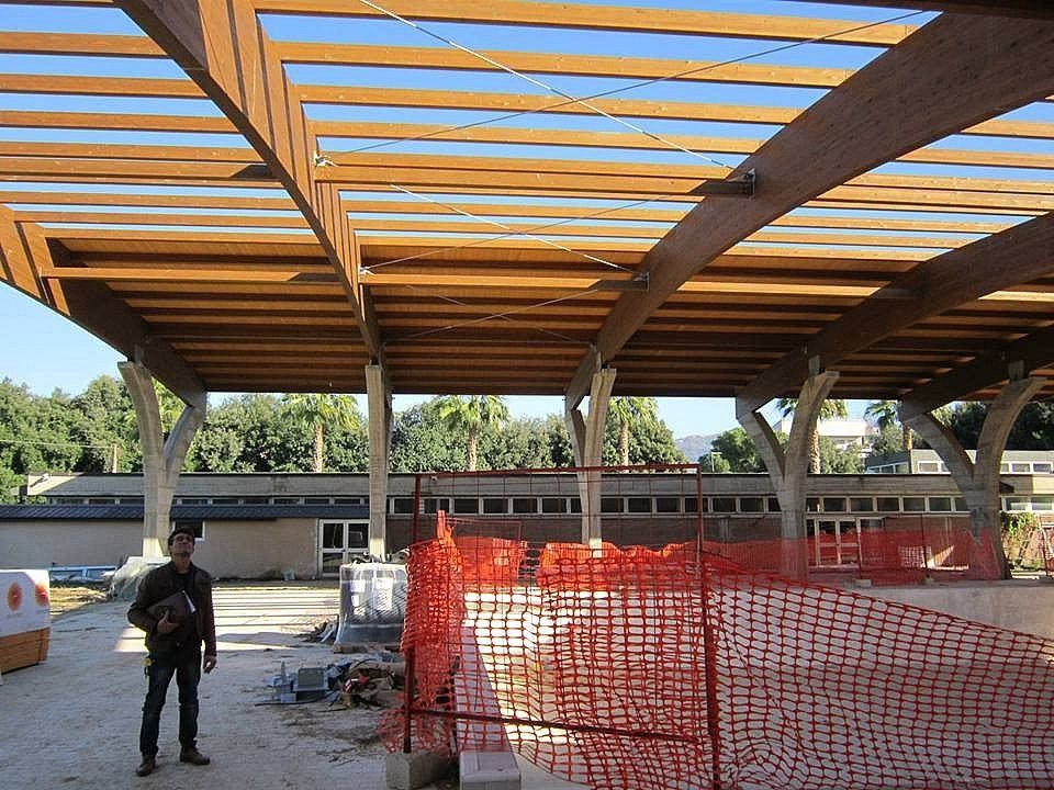 Copertura con pannelli in lamiera su struttura in legno lamellare - Piscina comunale Rende (CS)