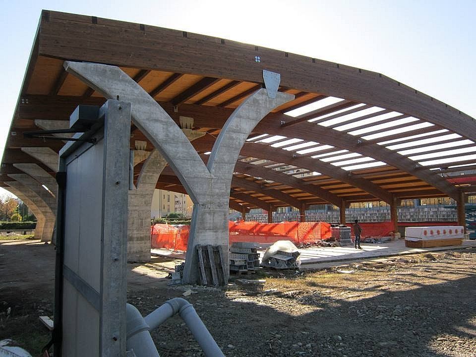 Copertura con pannelli in lamiera su struttura in legno lamellare - Piscina comunale Rende (CS)