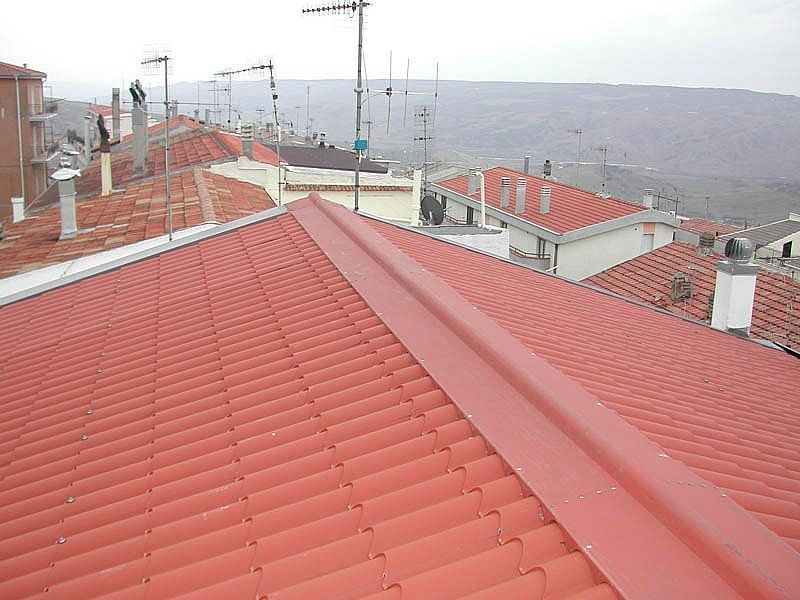 Realizzazione copertura su civile abitazione con pannelli in lamiera coibentati