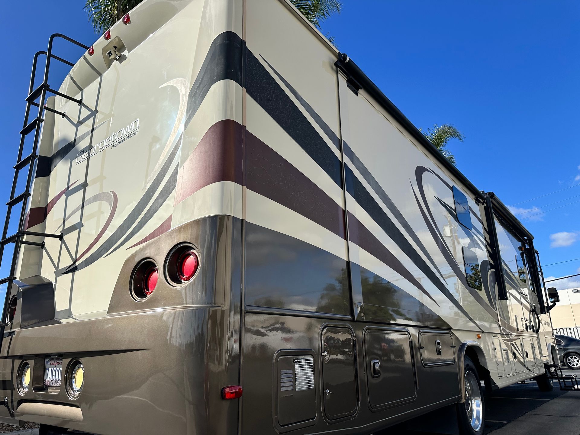 SOLD - 2016 Forest River Georgetown 364TS - 2 FULL Bathrooms ...