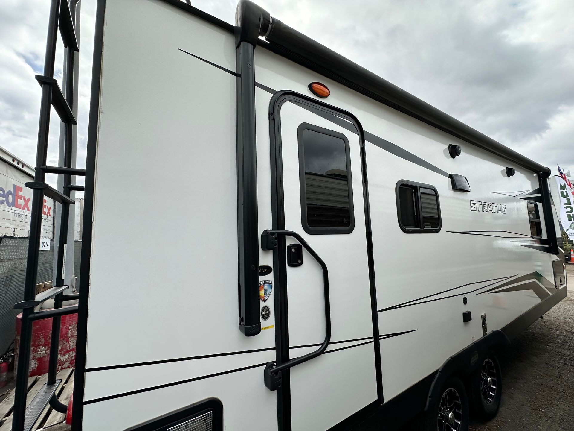 2021 VENTURE STRATUS 231VRB - SOLD!