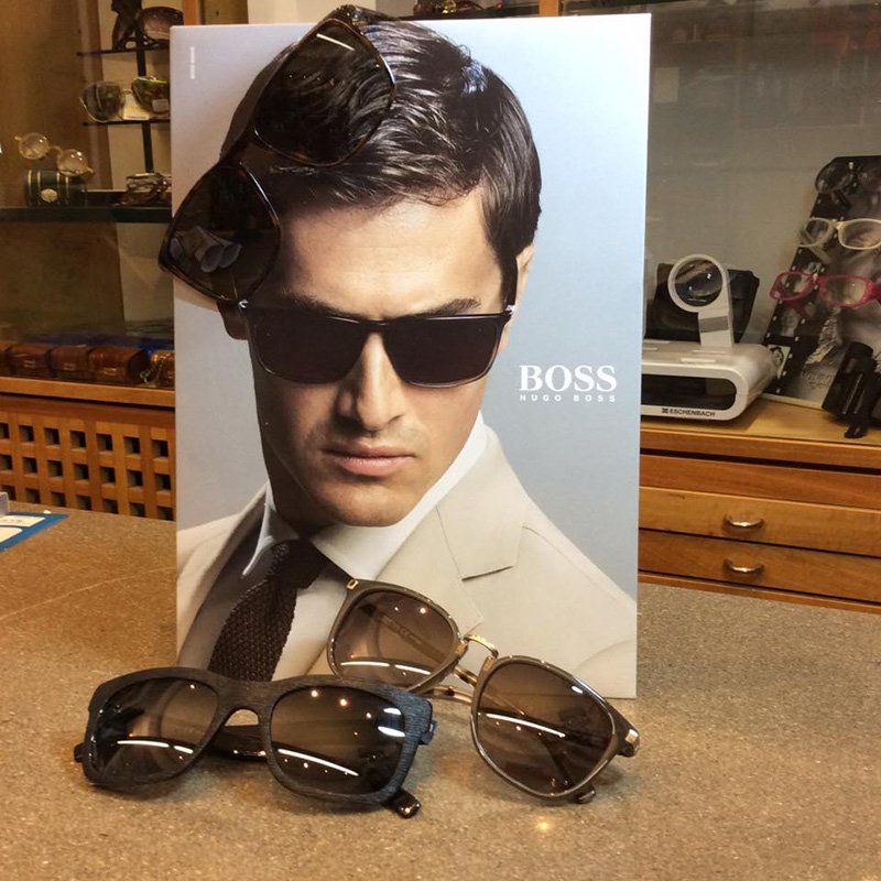 promozione di occhiali da sole a marchio Boss