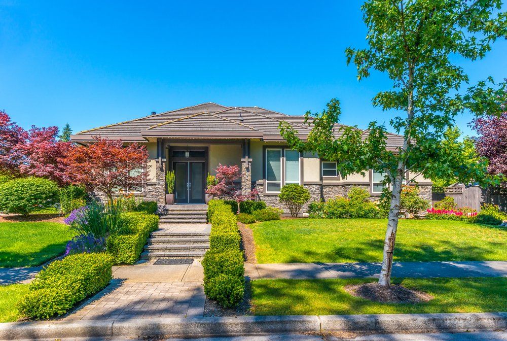 house with nicely trimmed and landscaped