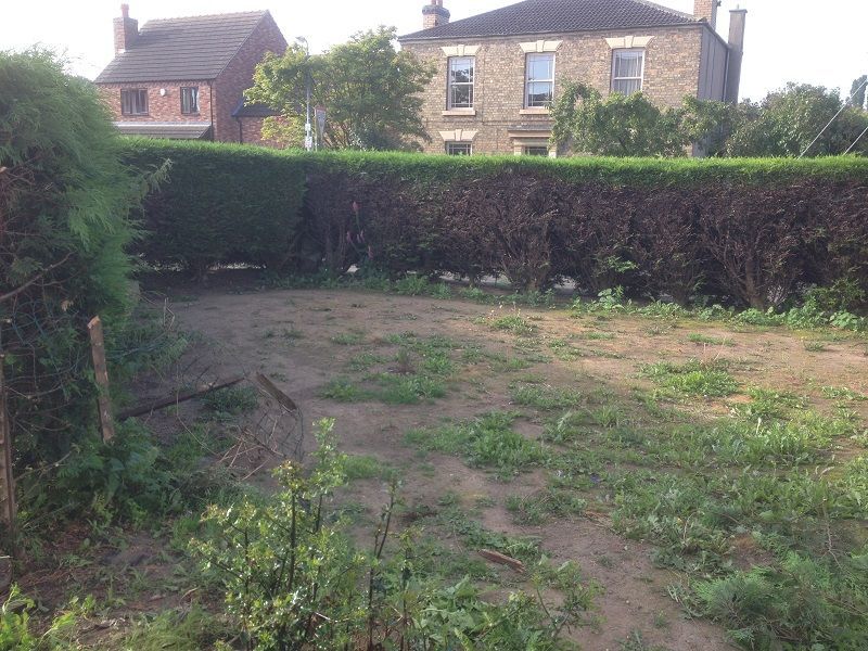 Scruffy front garden turned into a usable space buildjunky.com