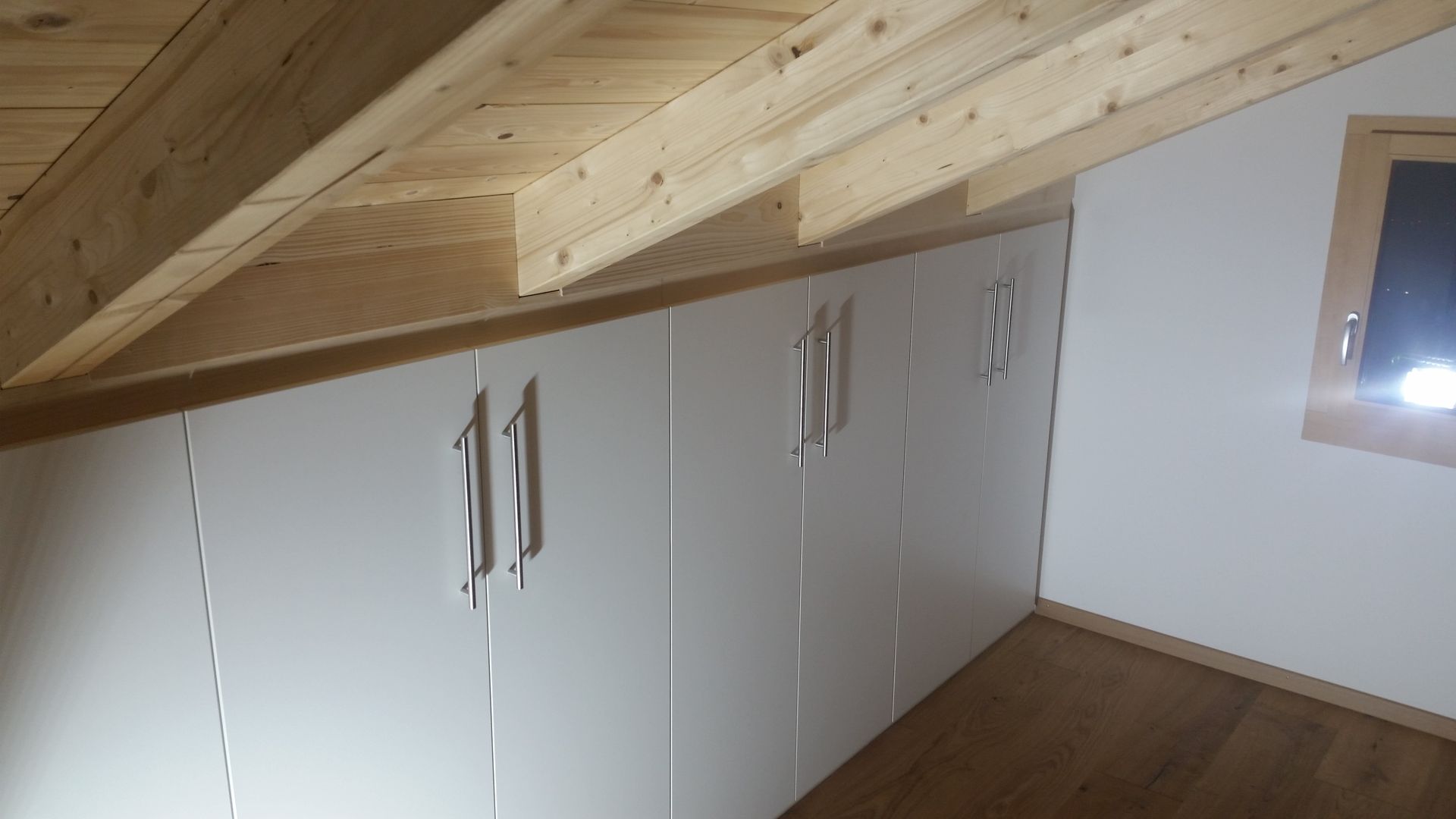 White built in wardrobe with stainless steel handles