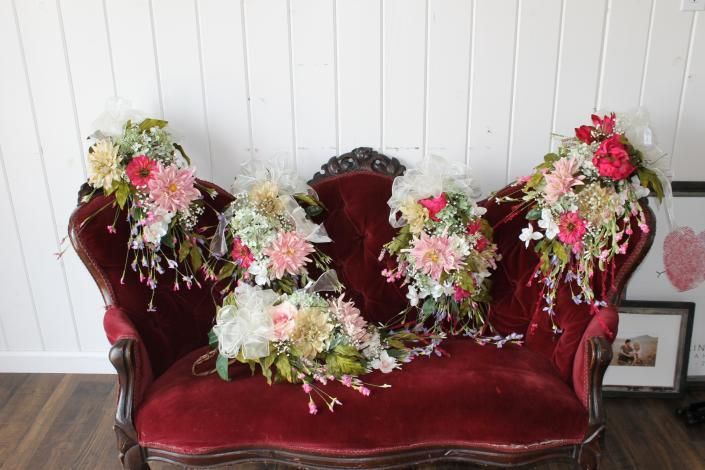bridesmaids bouquets on red velvet couch