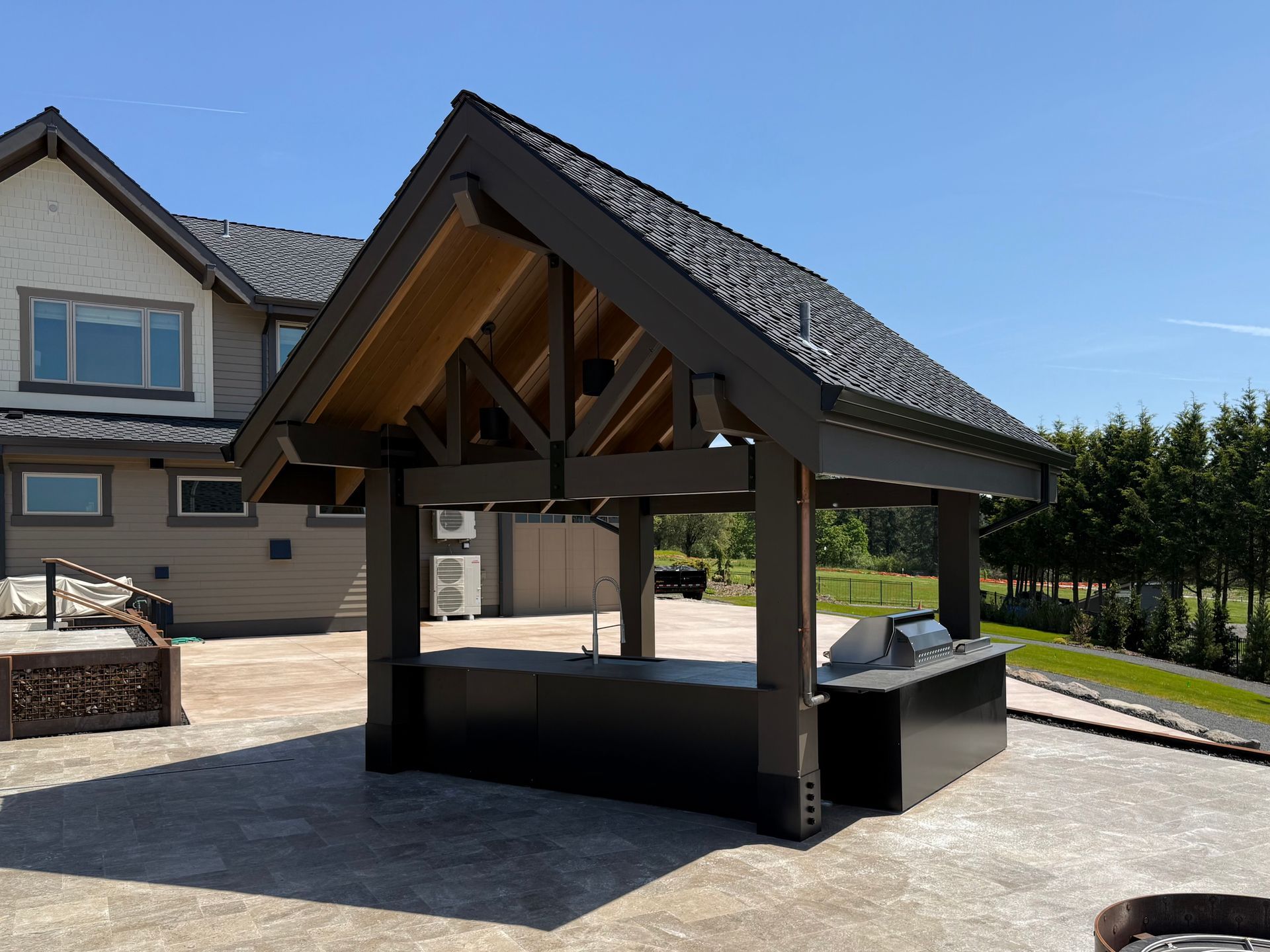 Covered outdoor kitchen and patio built by Elite Construction and Design in Vancouver, WA.