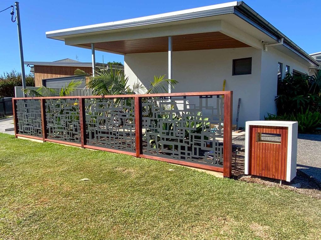Evamill Construction completed project of privacy screen, pergola, and mailbox