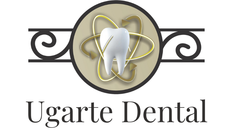 El logotipo de ugarte dental muestra un diente en un círculo rodeado de átomos.