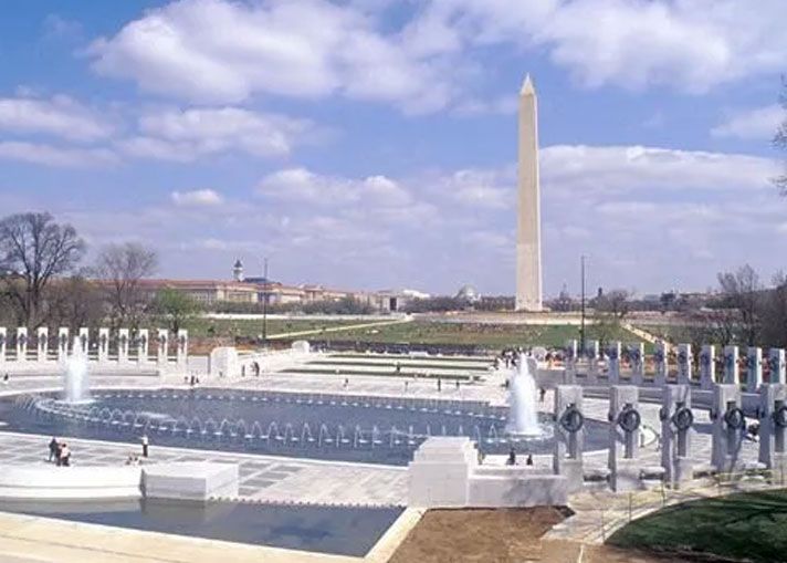 The washington monument in washington d.c. with a fountain in the foreground