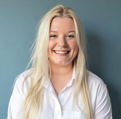 Jamie Letcher, virtual assistant and founder of Wellnix, smiling in headshot on About page