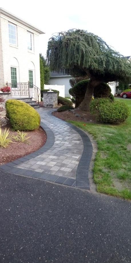 Curve Paving on Yard — Freehold, NJ — New Jersey Pavers