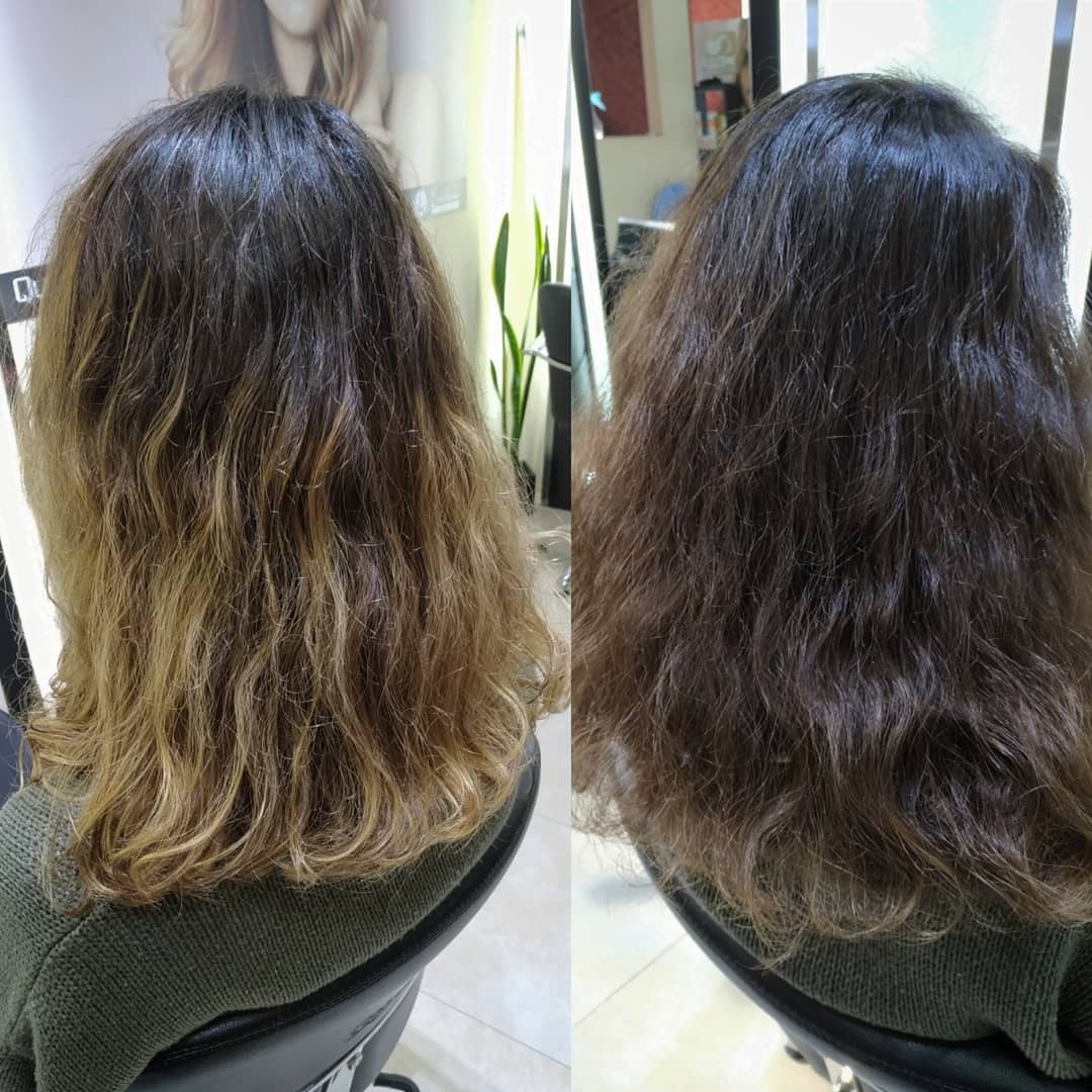 Imagen del antes y el después de un cabello ondulado que muestra una transición de las puntas de color marrón claro