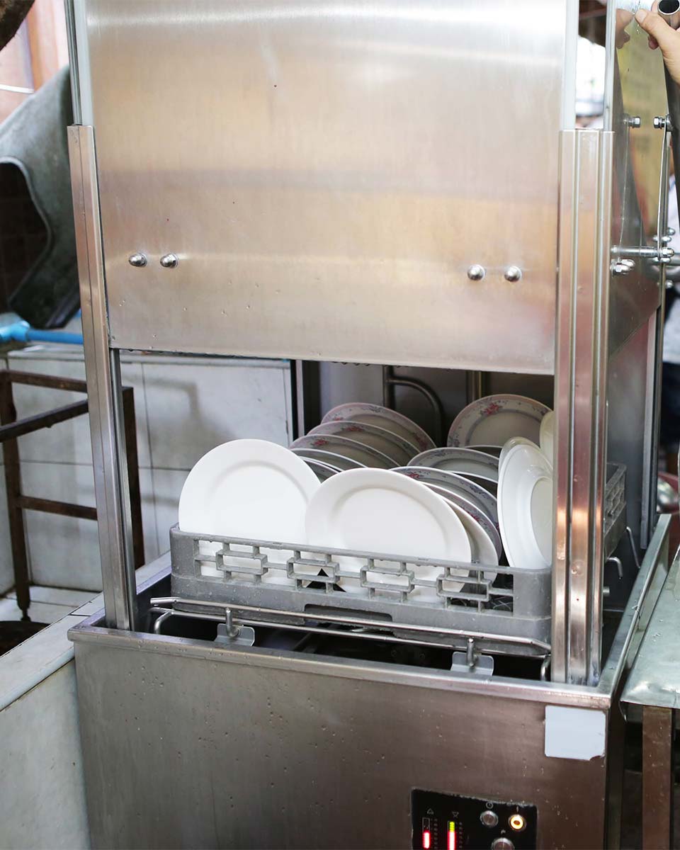 เครื่องล้างจาน ด้วยน้ำร้อน