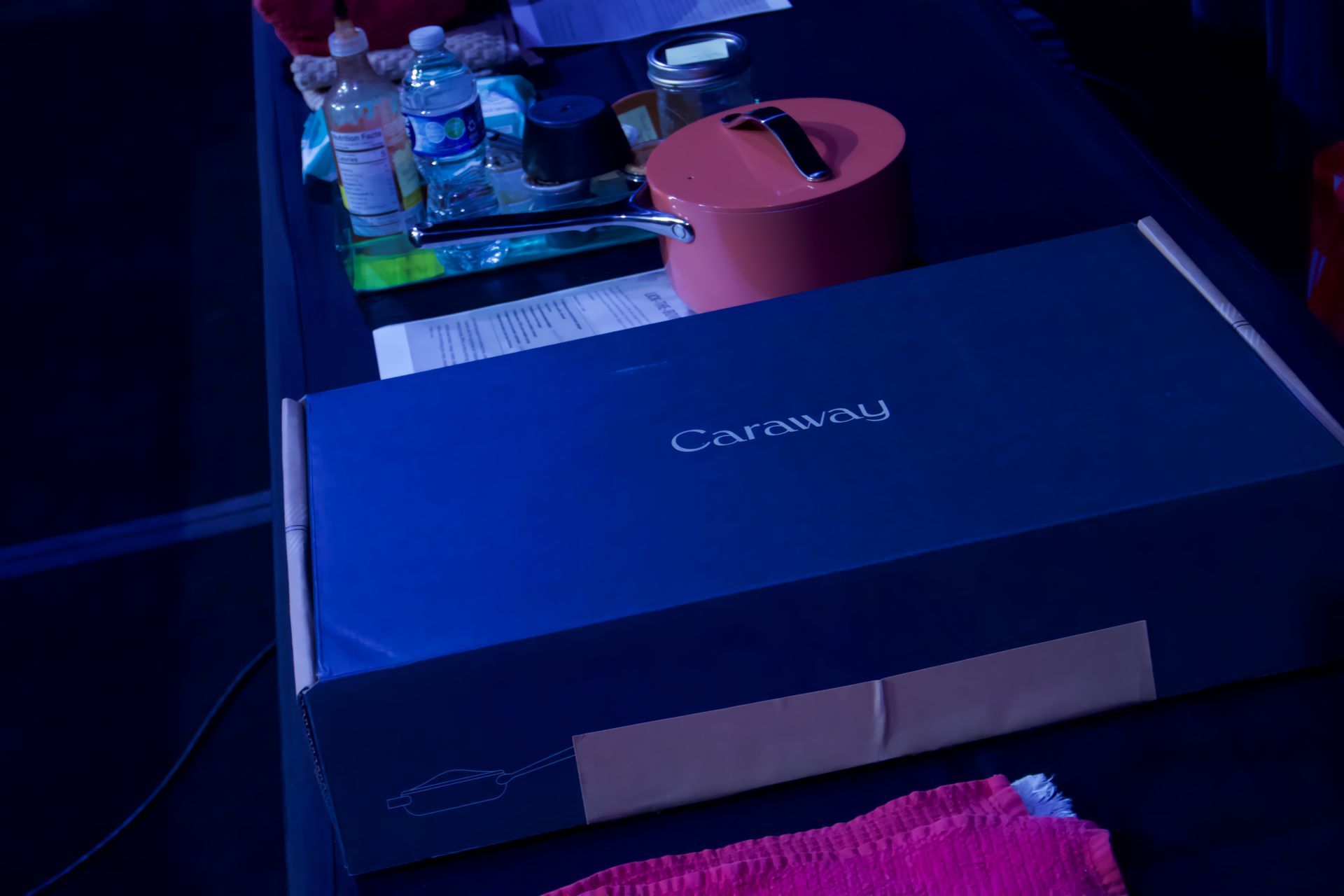 A blue box with the word canaway on it