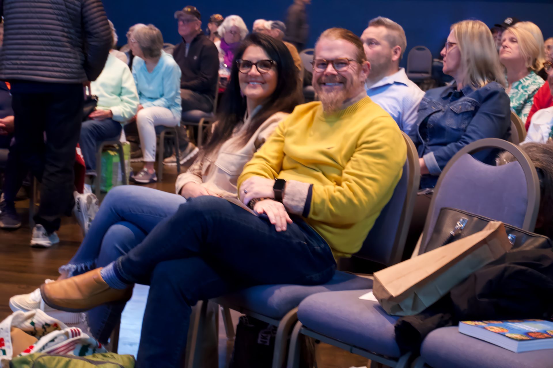 A group of people are sitting in chairs in a room.
