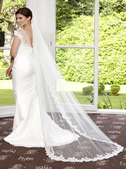 One Tier Lace Edge Bridal Veil