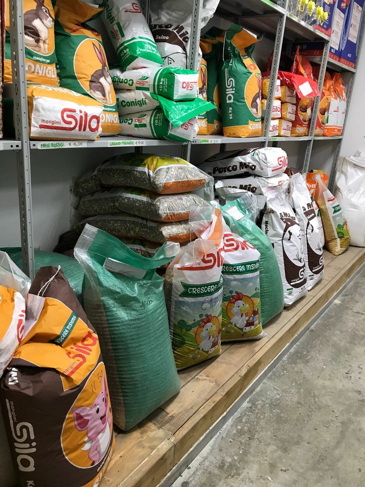 mangimi di vari marchi