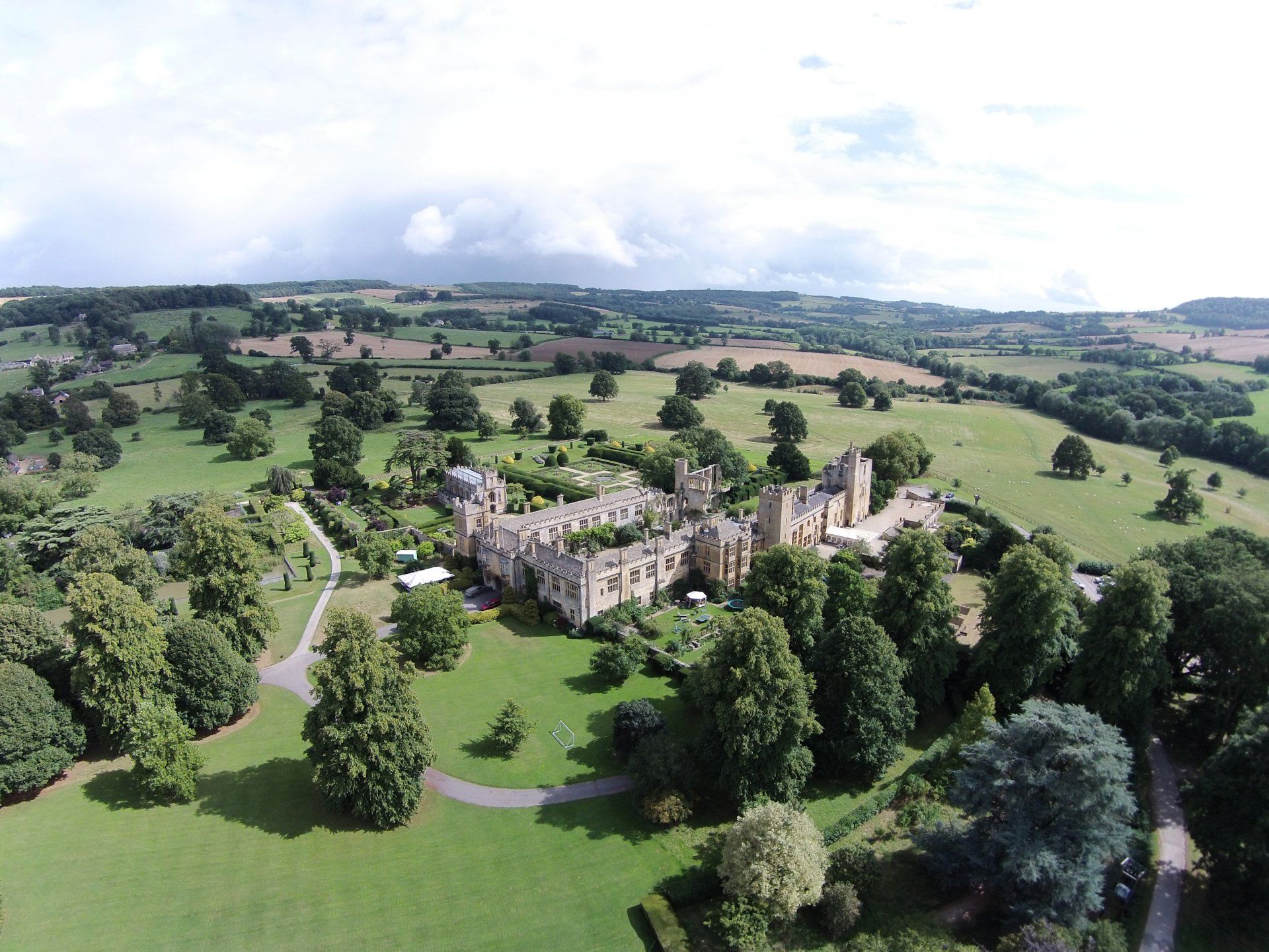 An aerial photo of Sudeley Castle by Wiebe de Jager