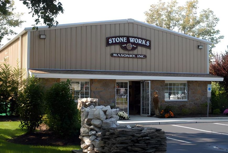 A building with a sign that says stone works