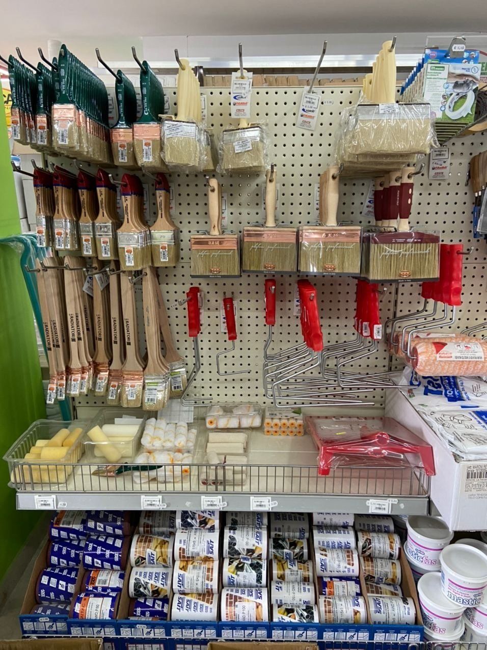 Necessario per la posa (pennelli, rulli, teli in plastica ecc)